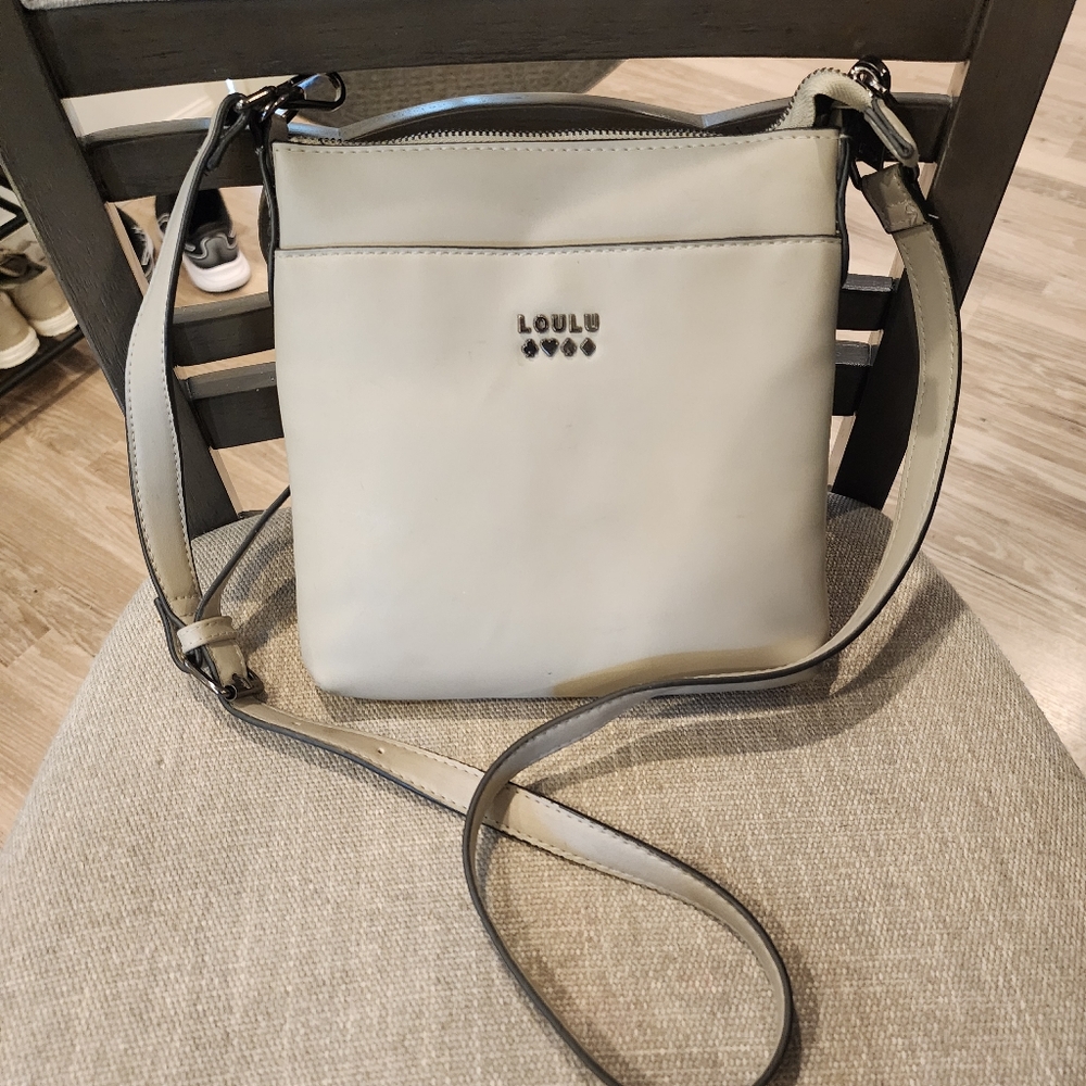 Loulu Pebble Grain Crossbody - Gray